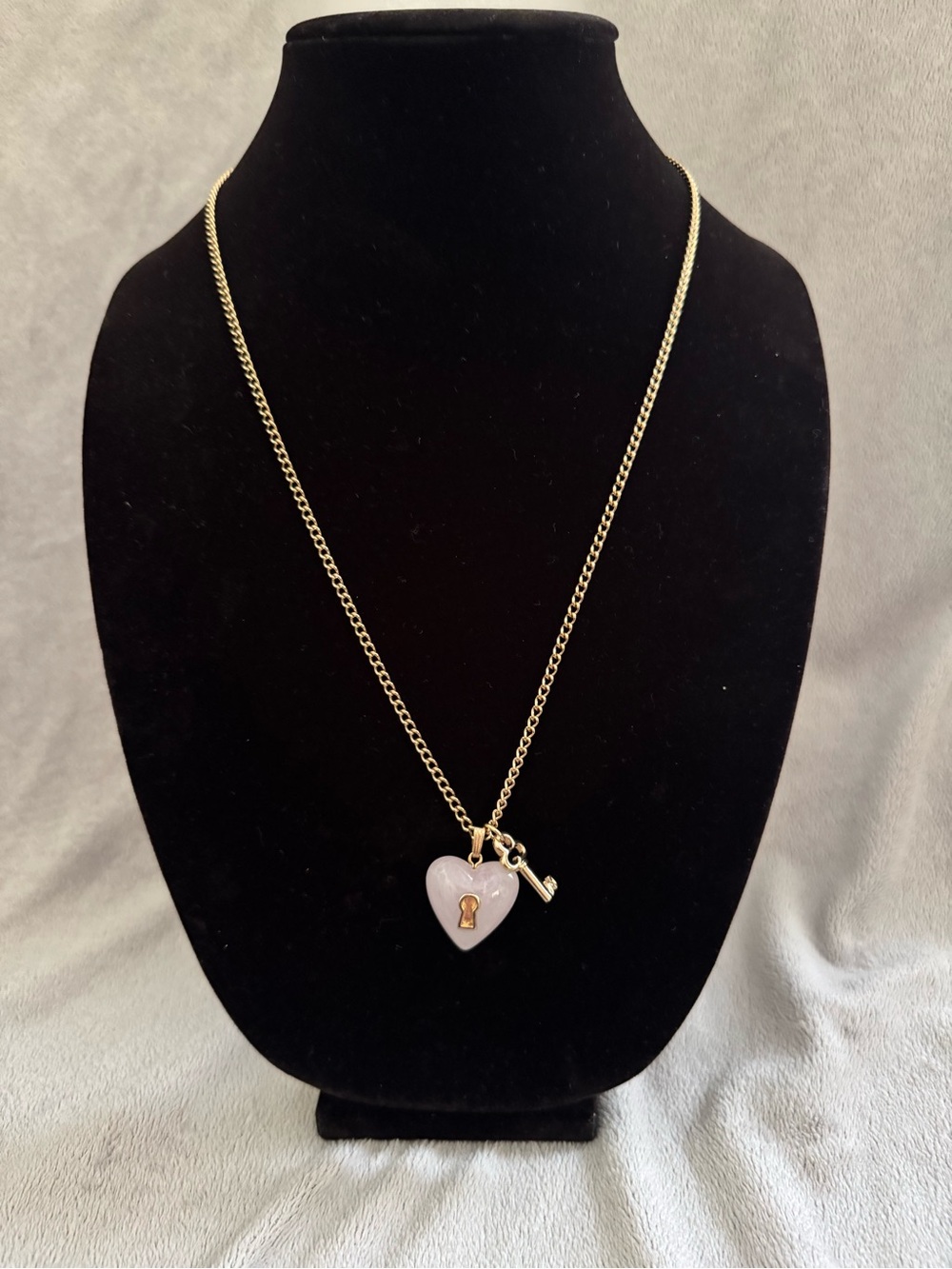 VTG 1976 Avon Key to My Heat Necklace with Rose Quartz Heart and Gold Tone Key